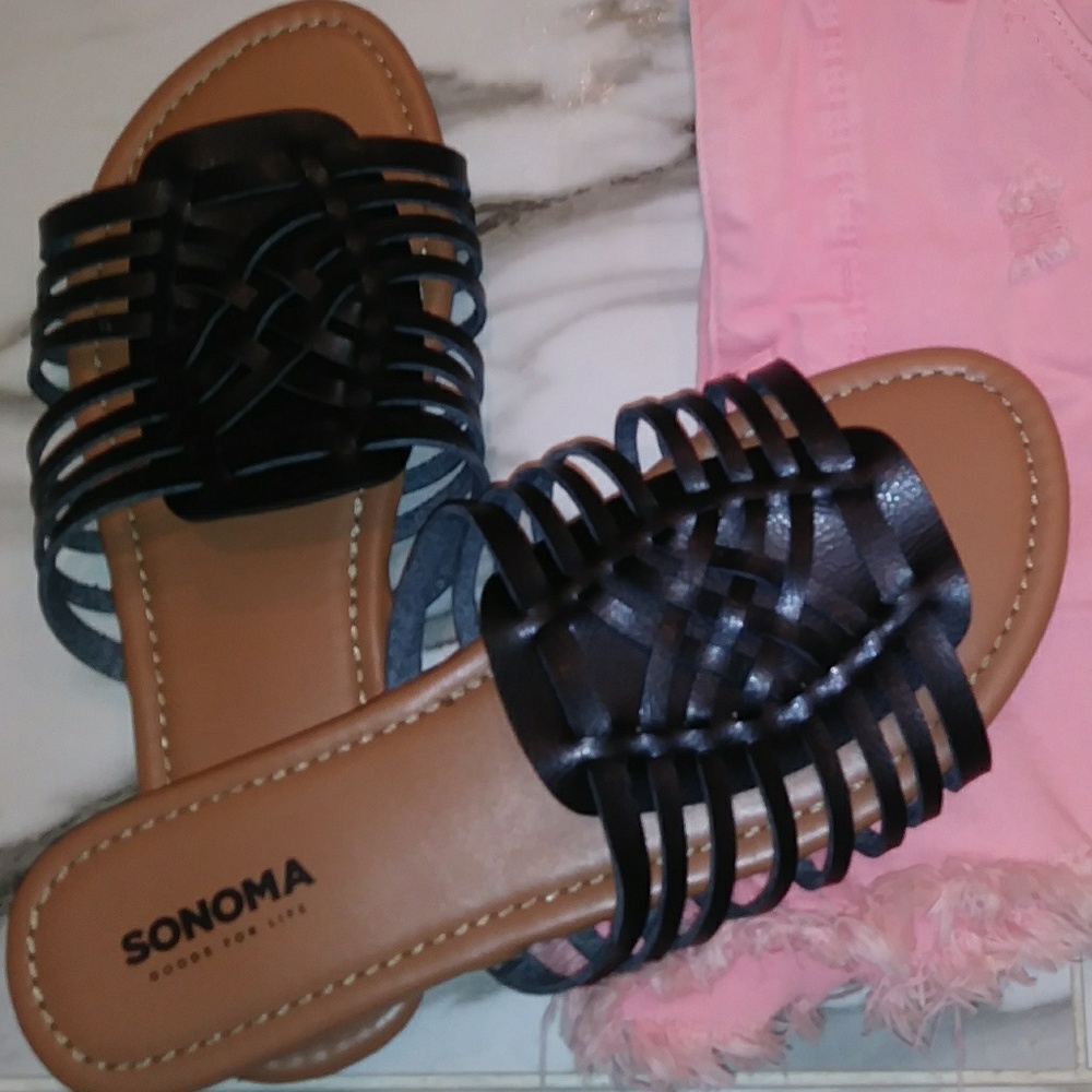 Sandals🔥🌞🌊 - Picture 2 of 3